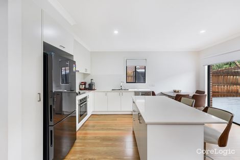 Property photo of 32 Innes Court Berwick VIC 3806