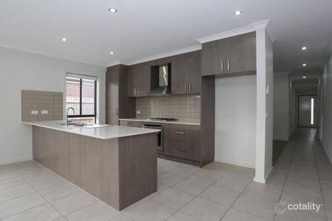 Property photo of 10 Fossilstone Avenue Doreen VIC 3754