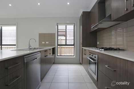 Property photo of 10 Fossilstone Avenue Doreen VIC 3754