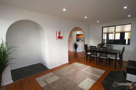 Property photo of 10 Hoskings Crescent Kiama Downs NSW 2533