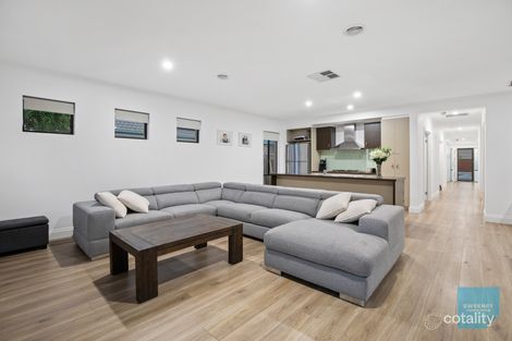 Property photo of 5 Cobaw Circuit Caroline Springs VIC 3023