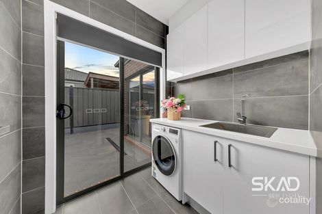 Property photo of 28 Millau Avenue Craigieburn VIC 3064