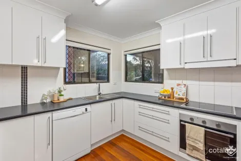 Property photo of 80 Mingera Street Mansfield QLD 4122