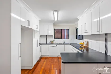 Property photo of 80 Mingera Street Mansfield QLD 4122