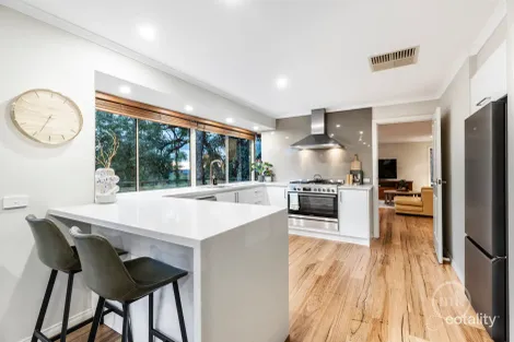 Property photo of 7 Crowe Court Eltham VIC 3095