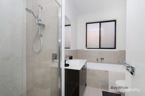 Property photo of 5 Daisy Drive Donnybrook VIC 3064