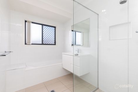 Property photo of 28 Kingfisher Drive Oakhurst QLD 4650