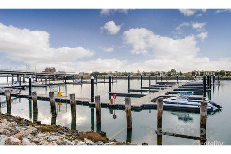 Property photo of 16 Parri Crescent New Port SA 5015