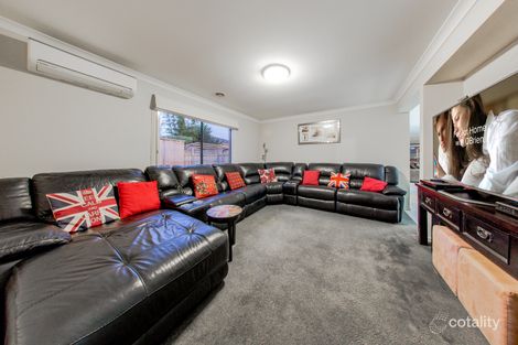 Property photo of 10 Thenford Close Cranbourne East VIC 3977