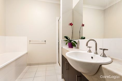 Property photo of 8 Deliza Walk South Morang VIC 3752