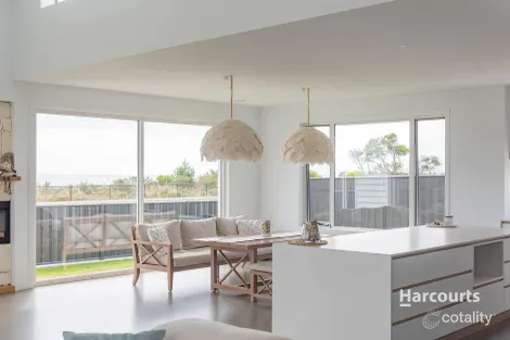 Property photo of 14 Beachside Close Wynyard TAS 7325