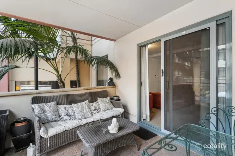 Property photo of 1/118 Mounts Bay Road Perth WA 6000