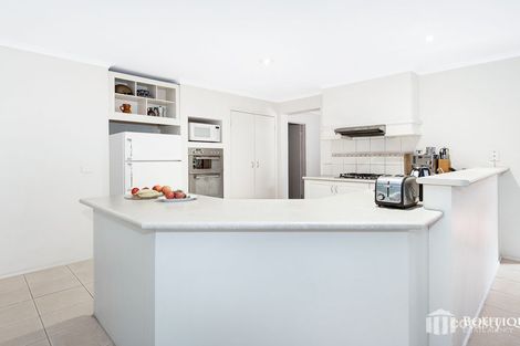 Property photo of 8 Mowbray Court Berwick VIC 3806
