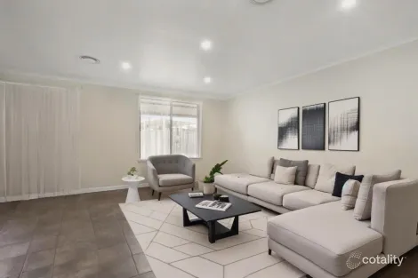 Property photo of 10 Powell Close Edensor Park NSW 2176