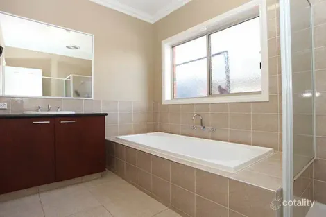 Property photo of 40 Springhill Drive Cranbourne VIC 3977