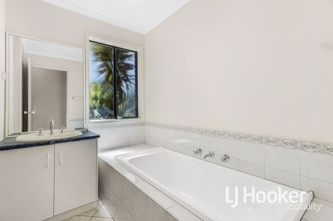 Property photo of 37 Cunneen Crescent Berwick VIC 3806