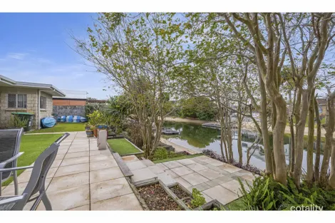 22 Pearl Key, Broadbeach Waters, QLD 4218