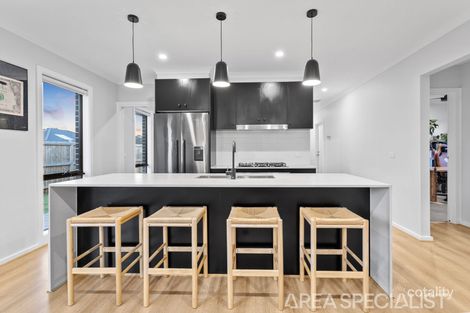 Property photo of 2 Matador Way Cranbourne South VIC 3977