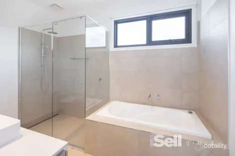 Property photo of 28 Grandia Crescent Keysborough VIC 3173