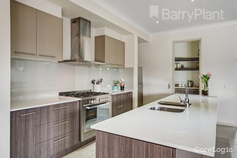 Property photo of 8 McHaffie Terrace Manor Lakes VIC 3024