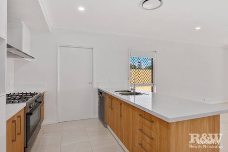 Property photo of 23 Zenith Place Pallara QLD 4110