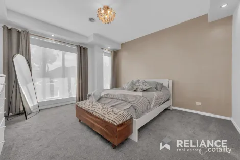 Property photo of 4 Hedges Street Craigieburn VIC 3064