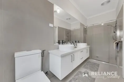 Property photo of 4 Hedges Street Craigieburn VIC 3064