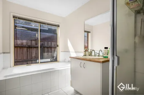 Property photo of 42 Grand Arch Way Berwick VIC 3806