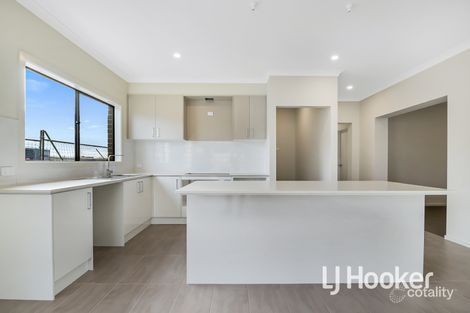 Property photo of 6 Lance Terrace Cranbourne East VIC 3977