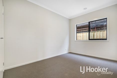 Property photo of 6 Lance Terrace Cranbourne East VIC 3977