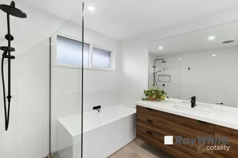 Property photo of 2 Judge Rise Endeavour Hills VIC 3802