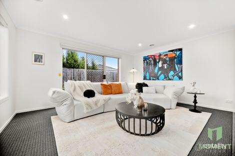 Property photo of 4 Lancaster Crescent Carrum Downs VIC 3201