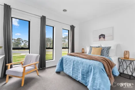 Property photo of 18 Pebblestone Circuit Clyde North VIC 3978