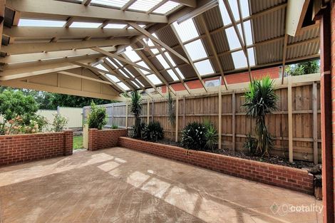 Property photo of 18 Lodge Crescent Berwick VIC 3806