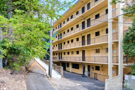 Property photo of 3/76 Gladstone Road Highgate Hill QLD 4101