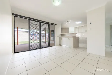 Property photo of 11 Jooloo Court Kin Kora QLD 4680