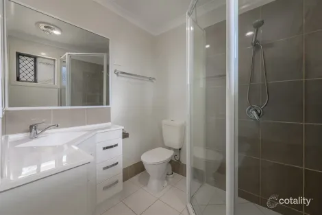 Property photo of 11 Jooloo Court Kin Kora QLD 4680