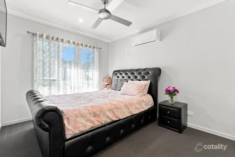 Property photo of 9 Frederick Place Park Ridge QLD 4125