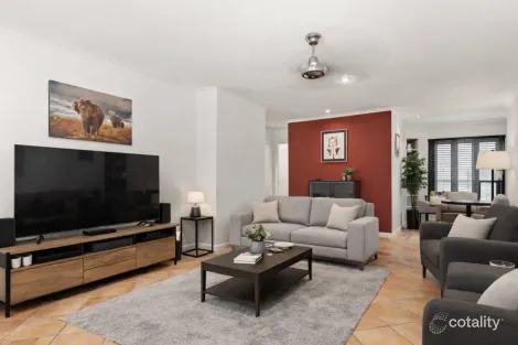 Property photo of 2/4 Telopea Street Labrador QLD 4215