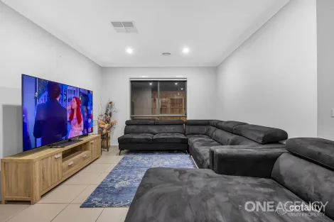 Property photo of 16 Myrtleleaf Street Tarneit VIC 3029