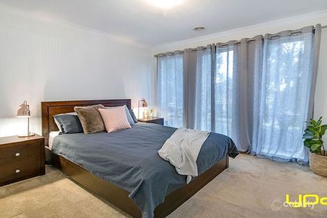 Property photo of 10 Ironbark Grove Burnside Heights VIC 3023
