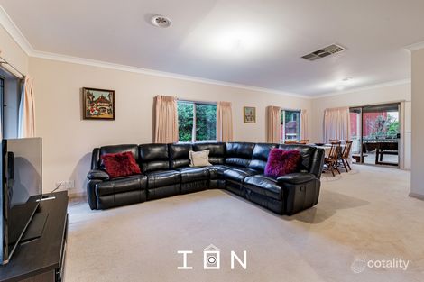 Property photo of 2 Milburn Court Endeavour Hills VIC 3802