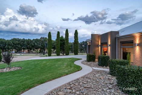 Property photo of 28 Samantha Court Table Top NSW 2640