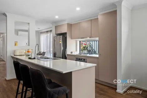 Property photo of 25 Macpherson Circuit Cranbourne East VIC 3977