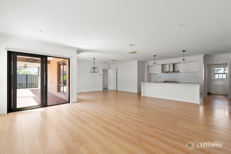 Property photo of 10 Westphalian Rise Clyde North VIC 3978