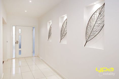 Property photo of 20 Studley Park Way Caroline Springs VIC 3023