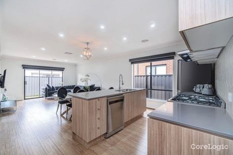 Property photo of 22 Eremophila Circuit Craigieburn VIC 3064