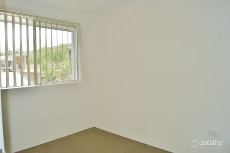 Property photo of 4/115 Prince Edward Parade Scarborough QLD 4020