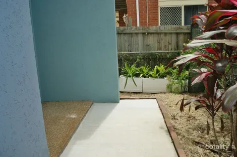 Property photo of 4/115 Prince Edward Parade Scarborough QLD 4020