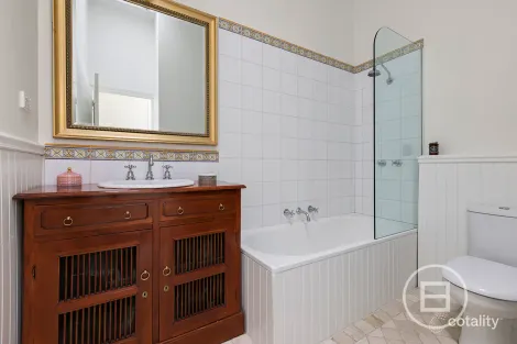 Property photo of 136 Nott Street Port Melbourne VIC 3207